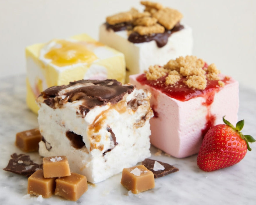 4 forskellige goutmet skumfiduser med hhv. salt karamel, strawberry cheesecake, lemon meringue og S'mores